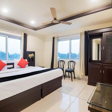 Capital O Alfa Hotel Vijayawāda Екстериор снимка